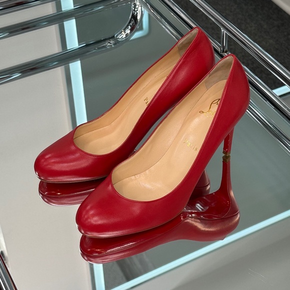 Christian louboutin pump - Picture 1 of 8